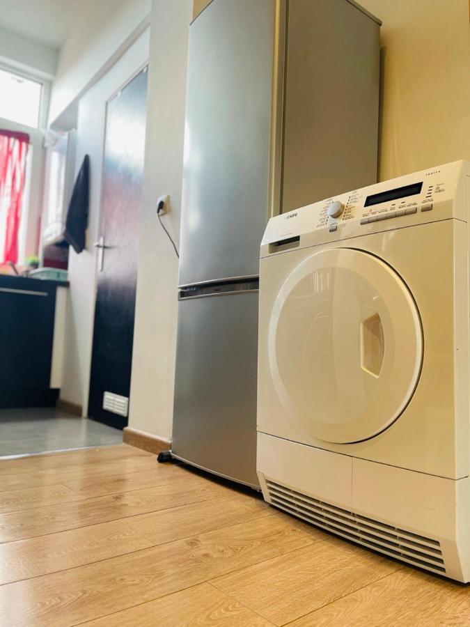 בריסל Downtown Quiet And Peacefull Apartment מראה חיצוני תמונה